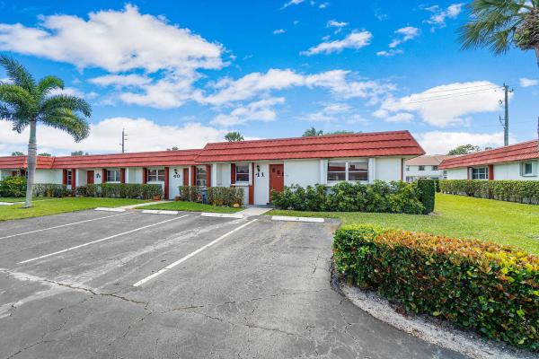 Fernley 4 At Cresthaven Townhomes, 5800 Fernley Dr W #41, West Palm Beach, Florida 33415, image 1