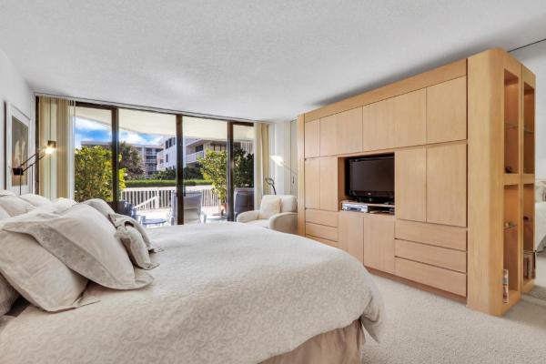 Dorchester Of Palm Beach, 3250 S Ocean Blvd, Palm Beach, Florida 33480, image 1