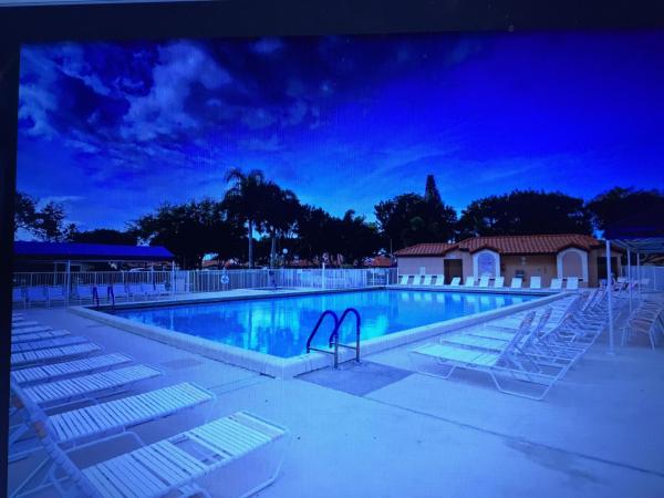 Huntington Pointe, 6448 Mill Pointe Cir, Delray Beach, Florida 33484, image 2