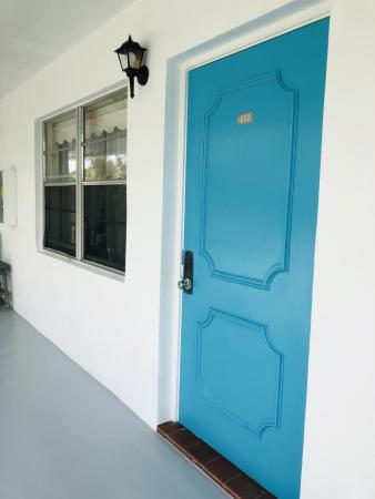 Downtowner, 229 N K St #202, Lake Worth Beach, Florida 33460, image 1