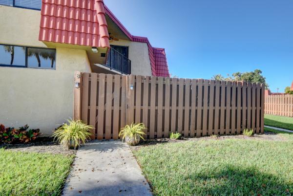 Banyan Lake, 8128 Thames Blvd #B, Boca Raton, Florida 33433, image 2