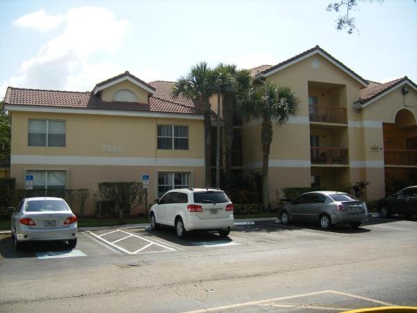 South Palm Place, 7660 Westwood Dr #614, Tamarac, Florida 33321, image 1