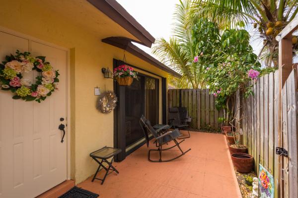 Springdale, 391 Springdale Cir, Palm Springs, Florida 33461, image 2