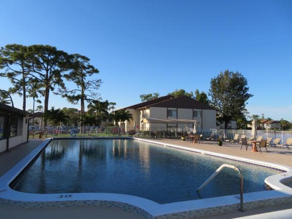 Pine Ridge South 3, 313 Knotty Pine Cir #D-1, Greenacres, Florida 33463, image 2