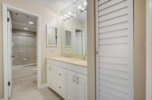 Lori Lynn, 725 Hummingbird Way #108, North Palm Beach, Florida 33408, image 1