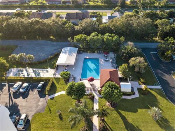 Poinciana Place 3, 3597 Birdie Dr #404, Lake Worth, Florida 33467, image 1