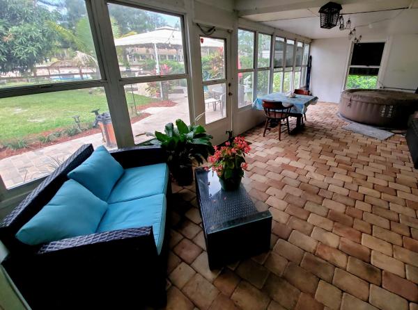 Floral Park Lantana, 2573 Northside Dr, Lake Worth, Florida 33462, image 1