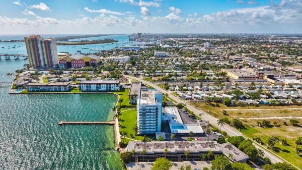 Lake Harbor Cove, 3040 Lake Shore Dr #304, Riviera Beach, Florida 33404, image 3