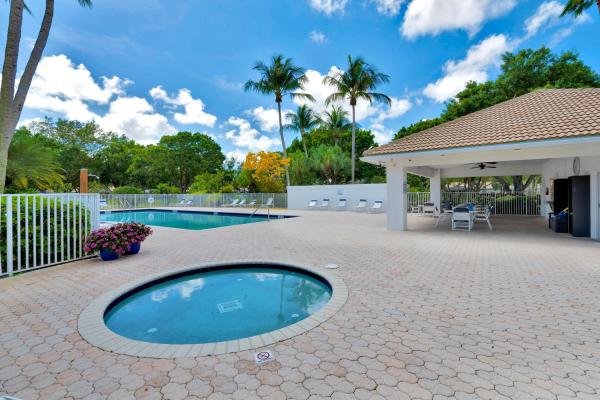 Sun Terrace At The Oaks, 2001 Silverleaf Oak Ct, Palm Beach Gardens, Florida 33410, image 3