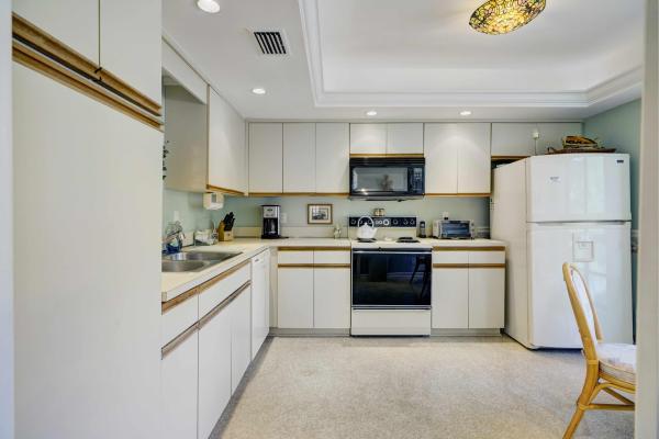 Golf Villas, 443 Brackenwood Ln N, Palm Beach Gardens, Florida 33418, image 1