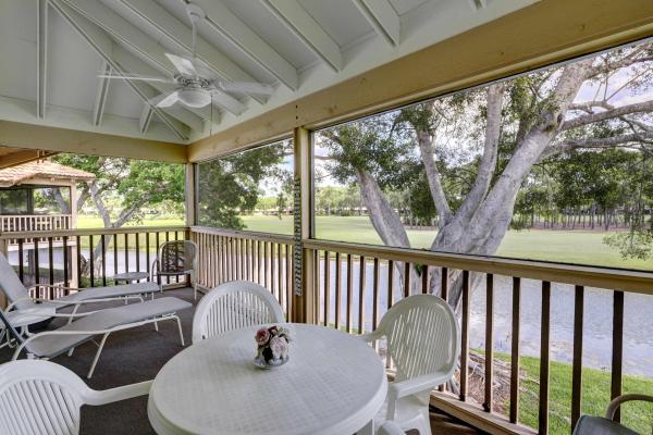 Golf Villas, 443 Brackenwood Ln N, Palm Beach Gardens, Florida 33418, image 2