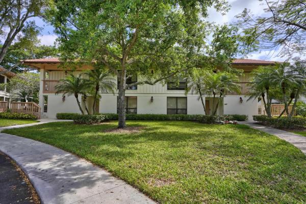 Golf Villas, 443 Brackenwood Ln N, Palm Beach Gardens, Florida 33418, image 3