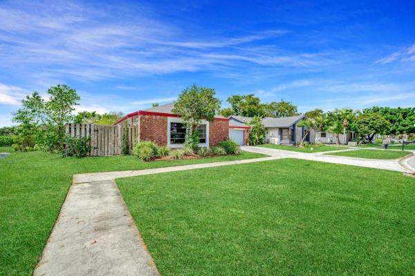 Country Landing 2 At Loggers Run, 21464 Summertrace Cir, Boca Raton, Florida 33428, image 2