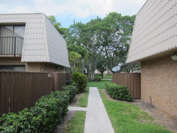 Village Of Sandalwood Lakes South, 5632 56th Way, West Palm Beach, Florida 33409, image 2