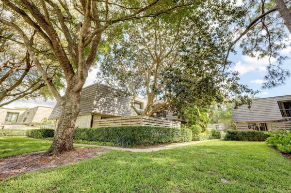 Glenwood Townhomes, 1507 15th Ter, Palm Beach Gardens, Florida 33418, image 1