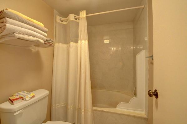 Green Lakes At Indian Spring, 11196 Green Lake Dr #202, Boynton Beach, Florida 33437, image 2