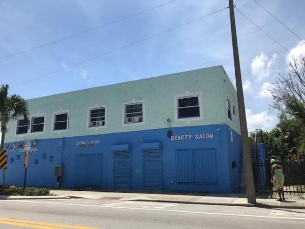 Gray, 2301 N Tamarind Ave, West Palm Beach, Florida 33407, image 3