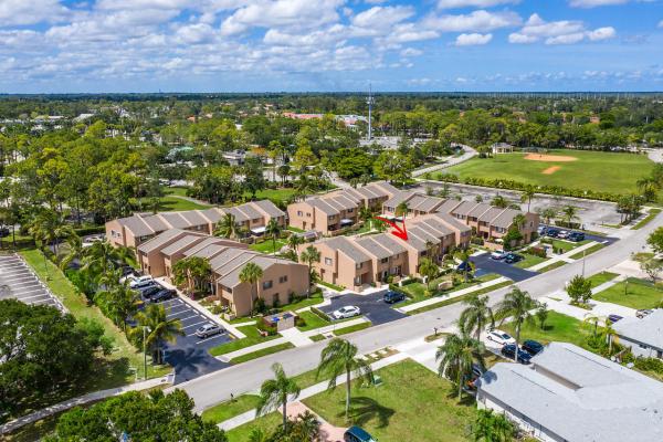 Royal Village Townhouses, 139 Sparrow Dr #1D, Royal Palm Beach, Florida 33411, image 2