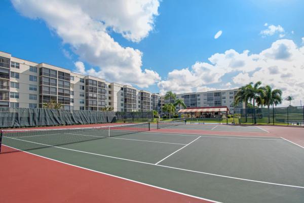 Hollybrook Golf & Tennis Club, 830 S Hollybrook Dr #202, Pembroke Pines, Florida 33025, image 1