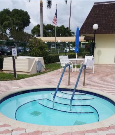 The Pines Of Delray, 1051 Orange Ter #204, Delray Beach, Florida 33445, image 2