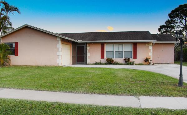 Lakes Of Lantana, 5284 Ouachita Dr, Lake Worth, Florida 33467, image 1