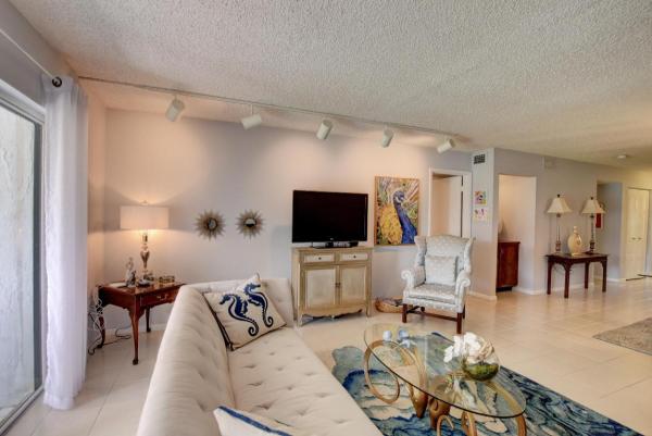 Glades Of Boca Lago, 21731 Arriba Real, Boca Raton, Florida 33433, image 2
