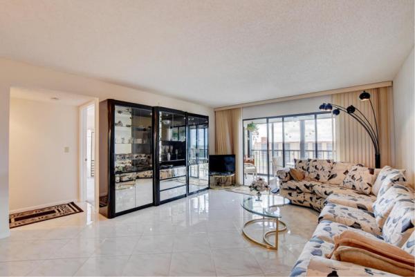 Huntington Lakes 5, 7290 Kinghurst Dr #801, Delray Beach, Florida 33446, image 2
