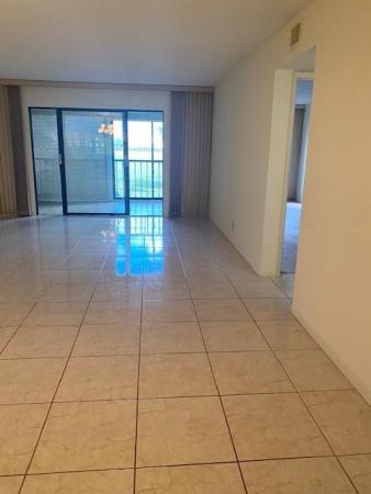 Huntington Lakes 3, 14426 Amberly Ln #202, Delray Beach, Florida 33446, image 2