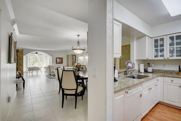 Coral Cove At Coral Lakes, 12511 Imperial Isle Dr #206, Boynton Beach, Florida 33437, image 2