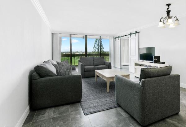 Lincoln Tower, 2400 Presidential Way #1006, West Palm Beach, Florida 33401, image 1