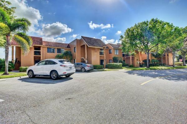 Green Lakes At Indian Spring, 11282 Green Lake Dr #201, Boynton Beach, Florida 33437, image 2