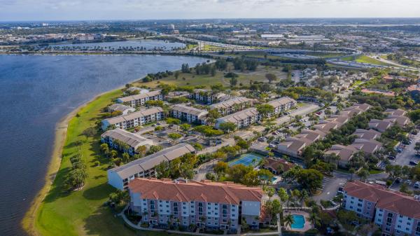 Bella Lago Vista At Clear Lake Club, 714 Executive Center Dr #24, West Palm Beach, Florida 33401, image 2