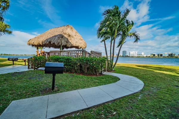 Bella Lago Vista At Clear Lake Club, 714 Executive Center Dr #24, West Palm Beach, Florida 33401, image 1