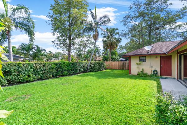 Sugar Pond Manor, 811 Silverbell Ln, Wellington, Florida 33414, image 2