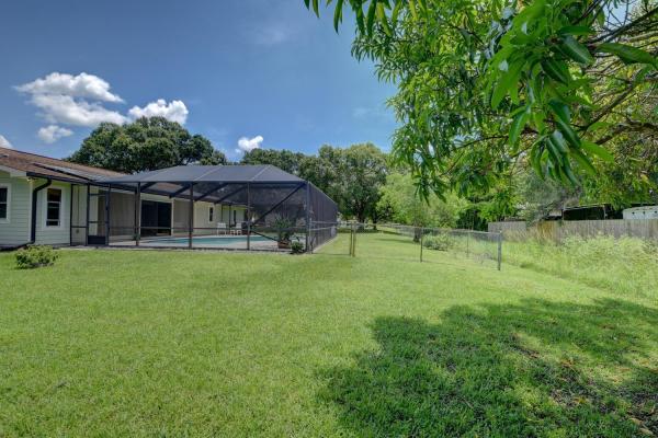 Driftwood Manor, 1107 Kingswood Ln, Fort Pierce, Florida 34982, image 2