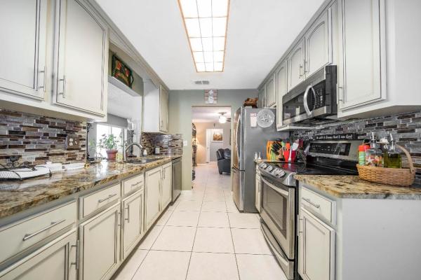Palm Beach Leisureville, 2304 SW 19th Ave, Boynton Beach, Florida 33426, image 1