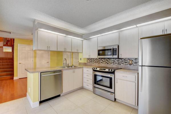 Stamford At The Villages Of Palm Beach Lakes, 3142 Kingston Ct, West Palm Beach, Florida 33409, image 1