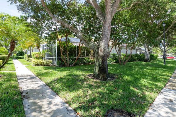 Sun Terrace At The Oaks, 2203 Pin Oak Ct, Palm Beach Gardens, Florida 33410, image 1