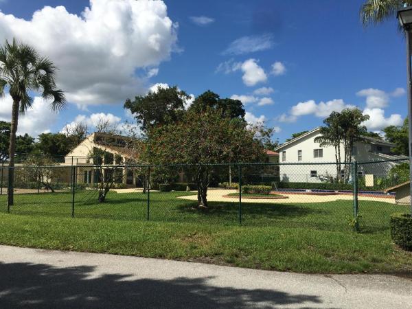 201 Wimbledon Lakes Dr, Plantation, Florida 33324, image 1