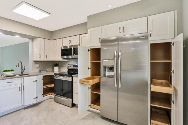 Huntington Lakes 1, 6655 Kensington Ln #205, Delray Beach, Florida 33446, image 3