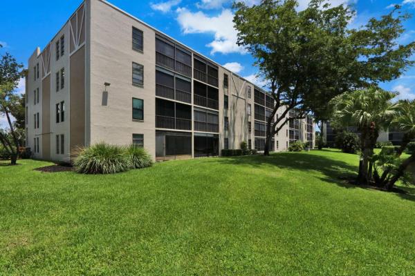 Huntington Lakes 1, 6655 Kensington Ln #205, Delray Beach, Florida 33446, image 2