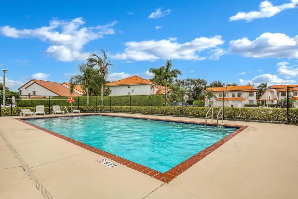Wellington Place, 13467 Fountain View Blvd, Wellington, Florida 33414, image 3