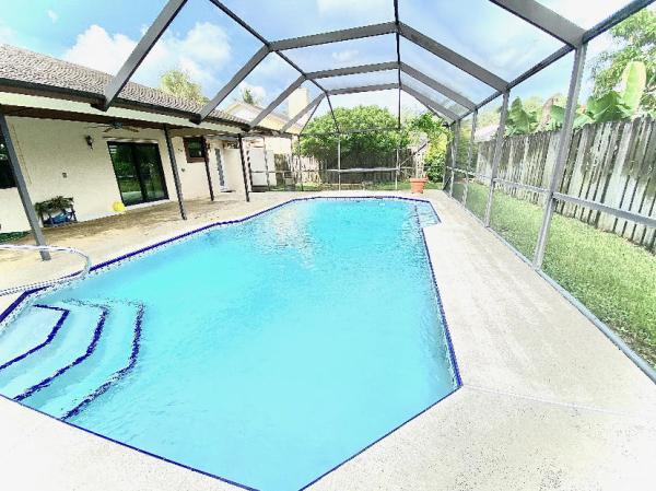 Sugar Pond Manor, 13797 Exotica Ln, Wellington, Florida 33414, image 2