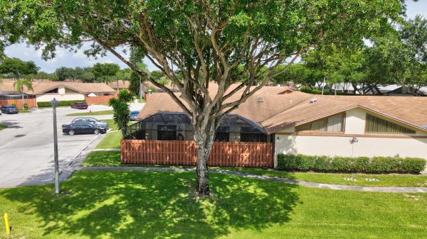 Summit Place, 1240 Summit Place Cir #A, West Palm Beach, Florida 33415, image 2