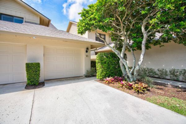 Waterbend At Jonathan's Landing, 16885 Waterbend Dr #177, Jupiter, Florida 33477, image 3