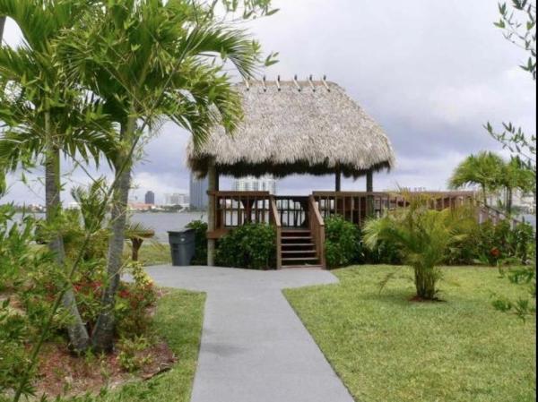 Bella Lago Vista At Clear Lake Club, 724 Executive Center Dr #28, West Palm Beach, Florida 33401, image 2