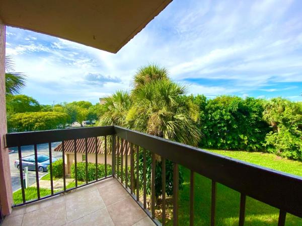 Presidential Golfview, 2000 N Congress Ave #301, West Palm Beach, Florida 33401, image 1