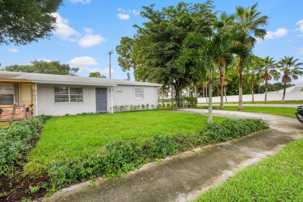 Palm Beach Villas, 5990 S 38th Ct, Greenacres, Florida 33463, image 1