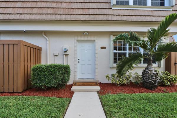 Winchester Courts, 4338 Hazel Ave #A, Palm Beach Gardens, Florida 33410, image 1