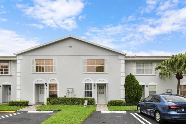 The Charter Club Of Palm Beach, 216 Foxtail Dr #E, Greenacres, Florida 33415, image 1